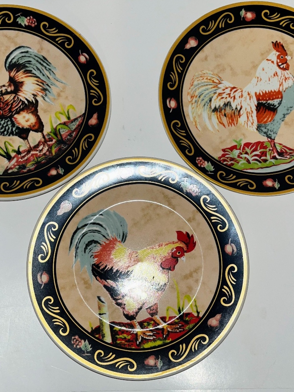 Decorative rooster plates